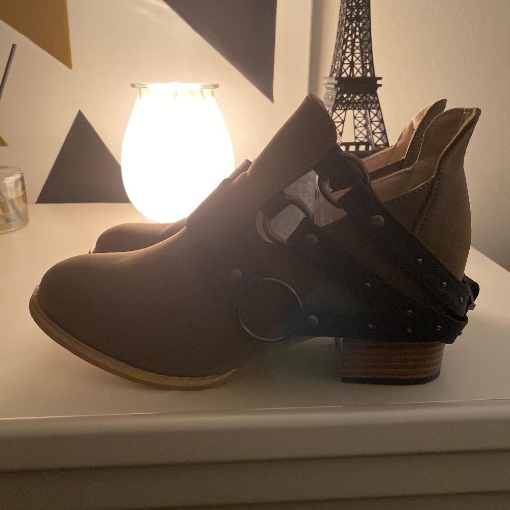 Bucket boots